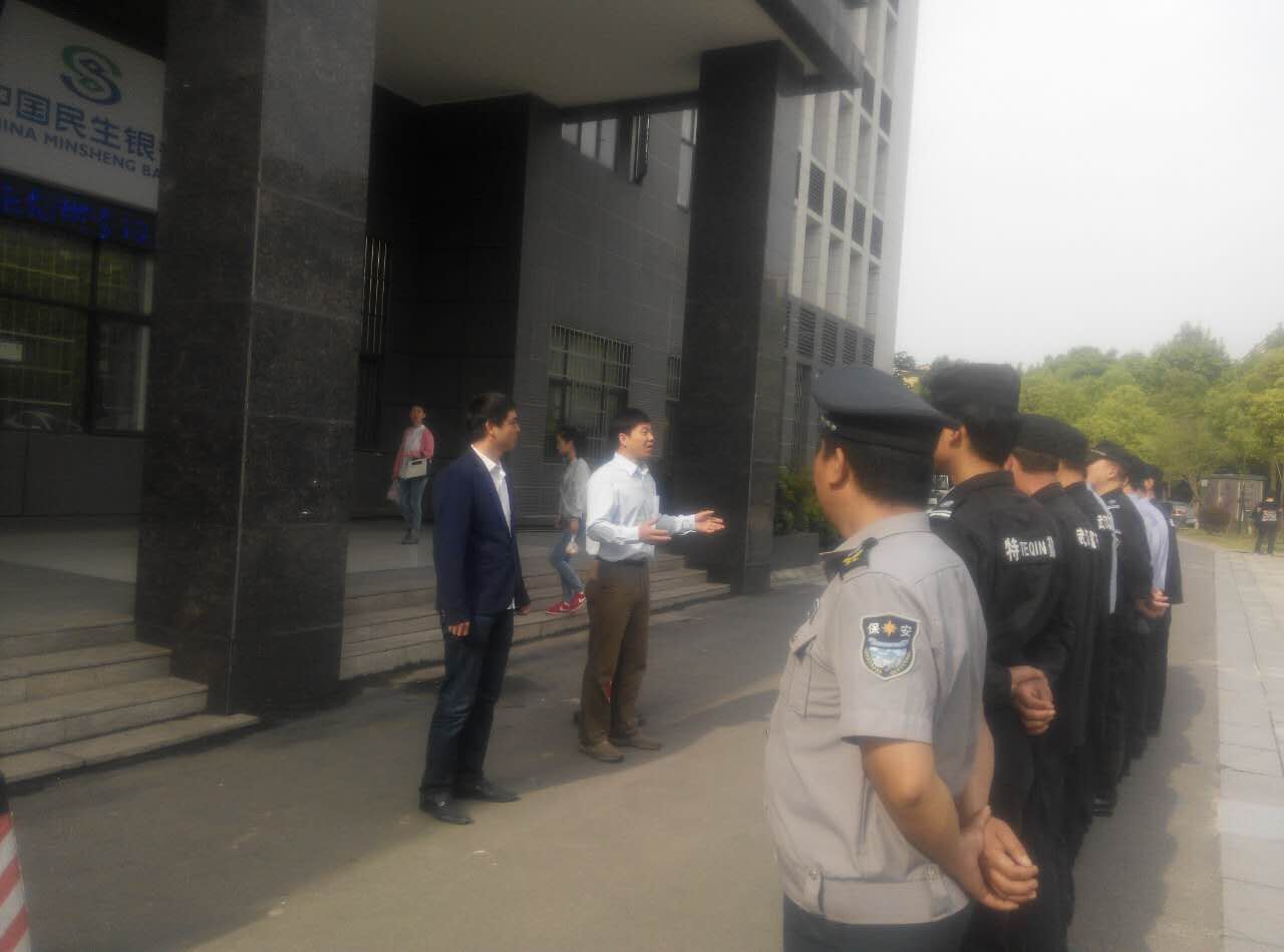 信联物业上下齐力治理园区交通拥堵