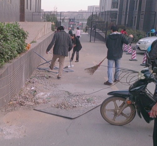 武大科技园开展“美丽园区·清洁道路”活动