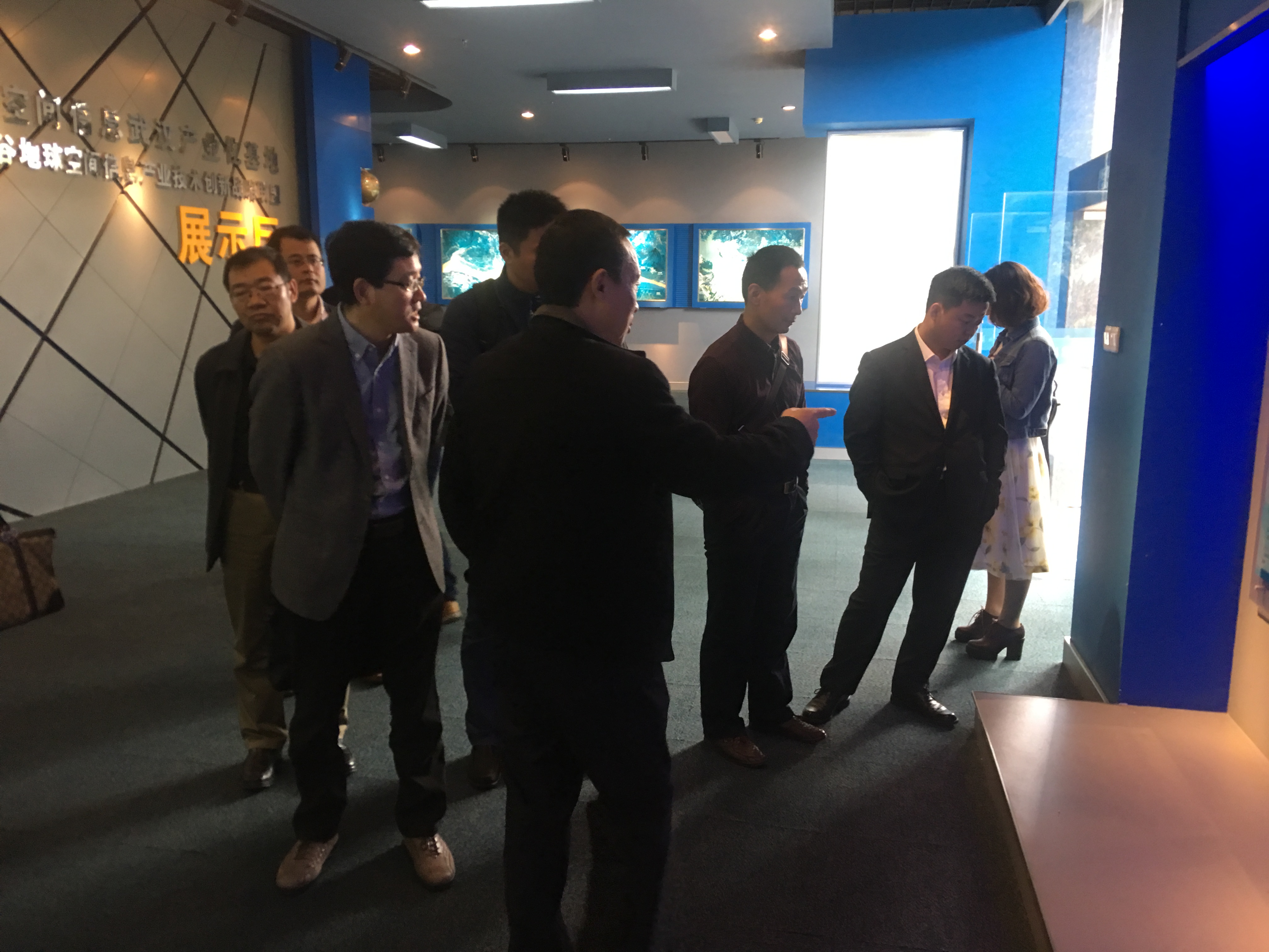 常熟市人民政府副市长、常熟国家大学科技园管委会副主任周晓明考察武汉大学国家大学科技园