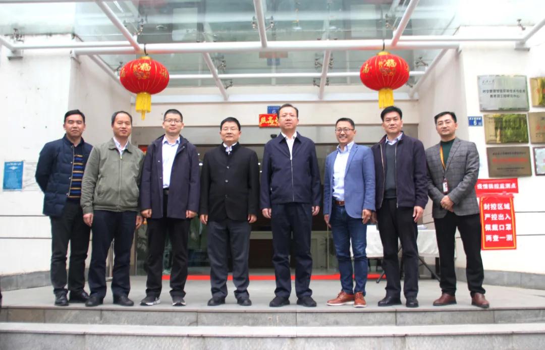 交通运输部公路局周荣峰副局长、农村公路处杨勇副处长一行莅临卓越科技