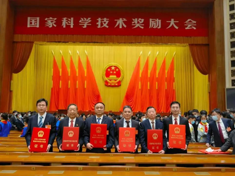 园区企业从人民大会堂捧回多项国家科学技术奖